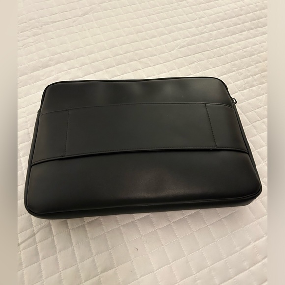 Monos Handbags - MO1000 Bring the Metro Laptop Sleeve along with you on your daily commute,